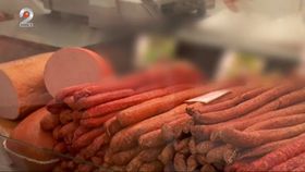 Producătorii de mezeluri, obligați să treacă procentul de carne din produse pe etichetă. Oamenii sunt încântați de inițiativă: „Trebuie să fim foarte atenți”